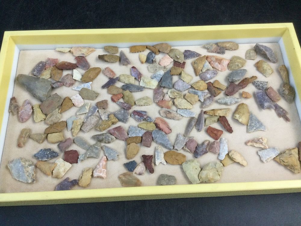 Lot 219: Arrowheads
