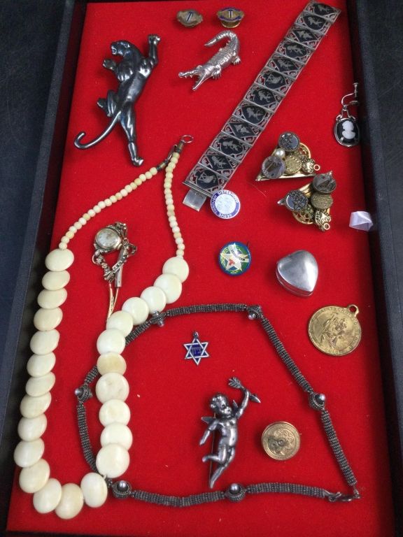 Lot 220: Vintage Jewelry