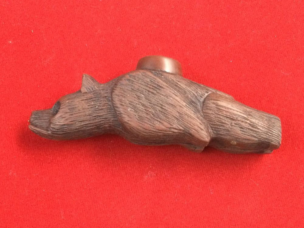 Lot 228: Carved Bear Pipe