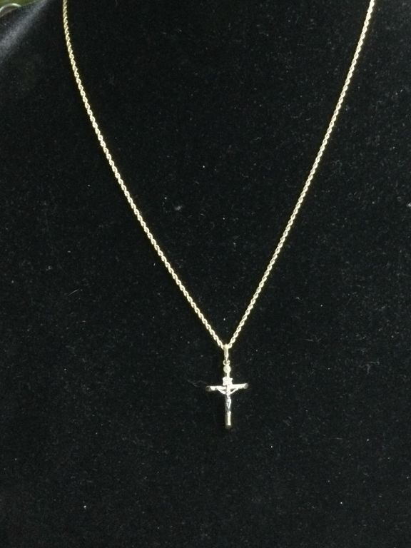 Lot 234: 10kt Gold Cross with Chain