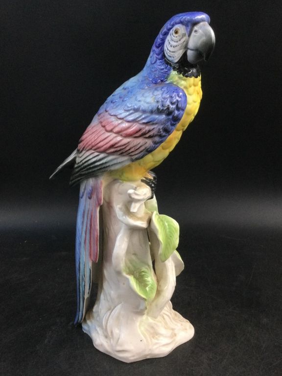 Lot 281: Vintage Stafford Statue Macaw