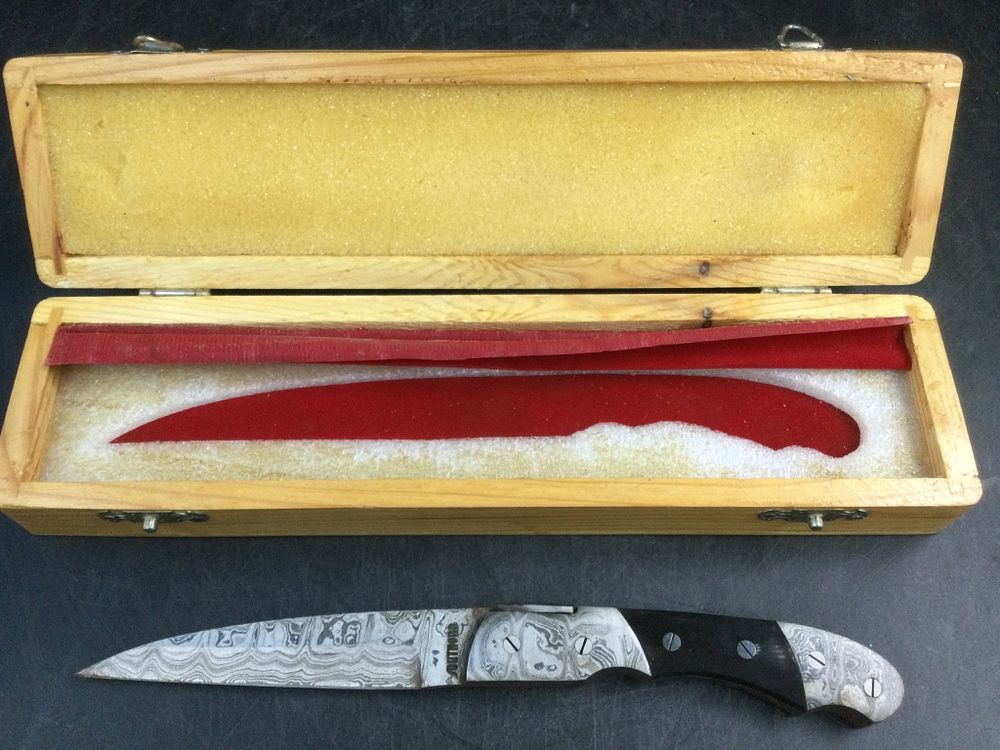 Lot 298: Southold Knife with Wood Box