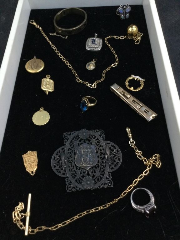 Lot 160: Jewelry Lot