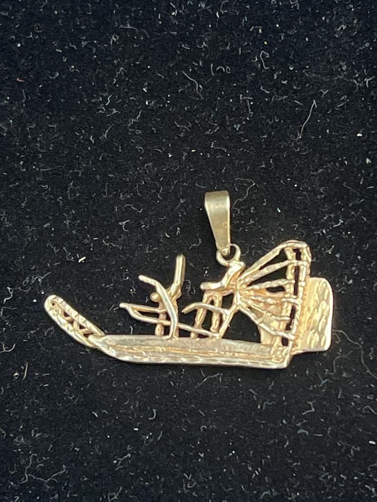 Lot 195: 14kt Gold Airboat