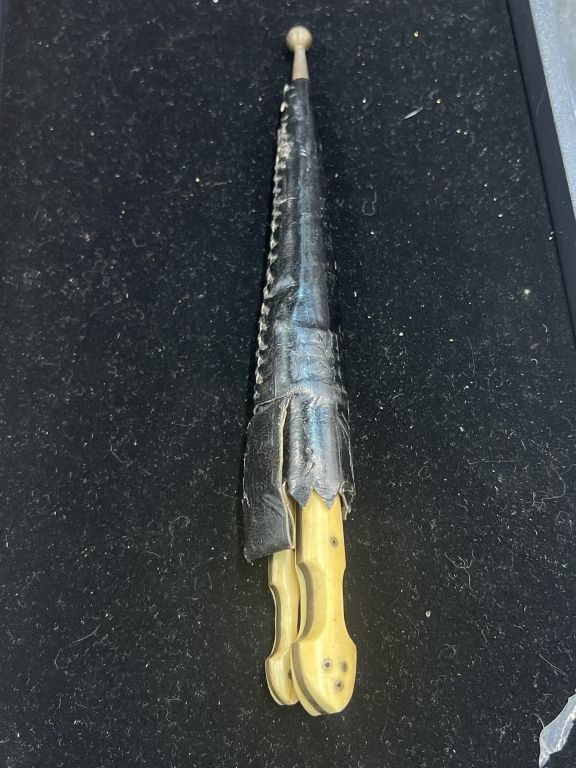Lot 196: Antique Knives