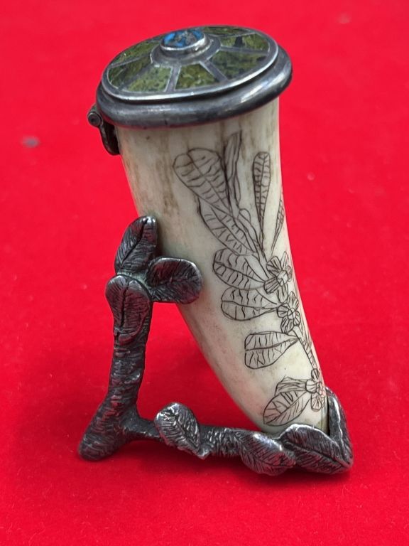 Lot 208: Vintage Ivory Tooth Snuff Holder