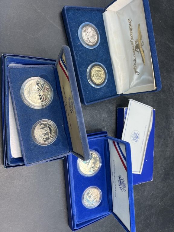 Lot 210: Commemorative Silver Coins in Boxes