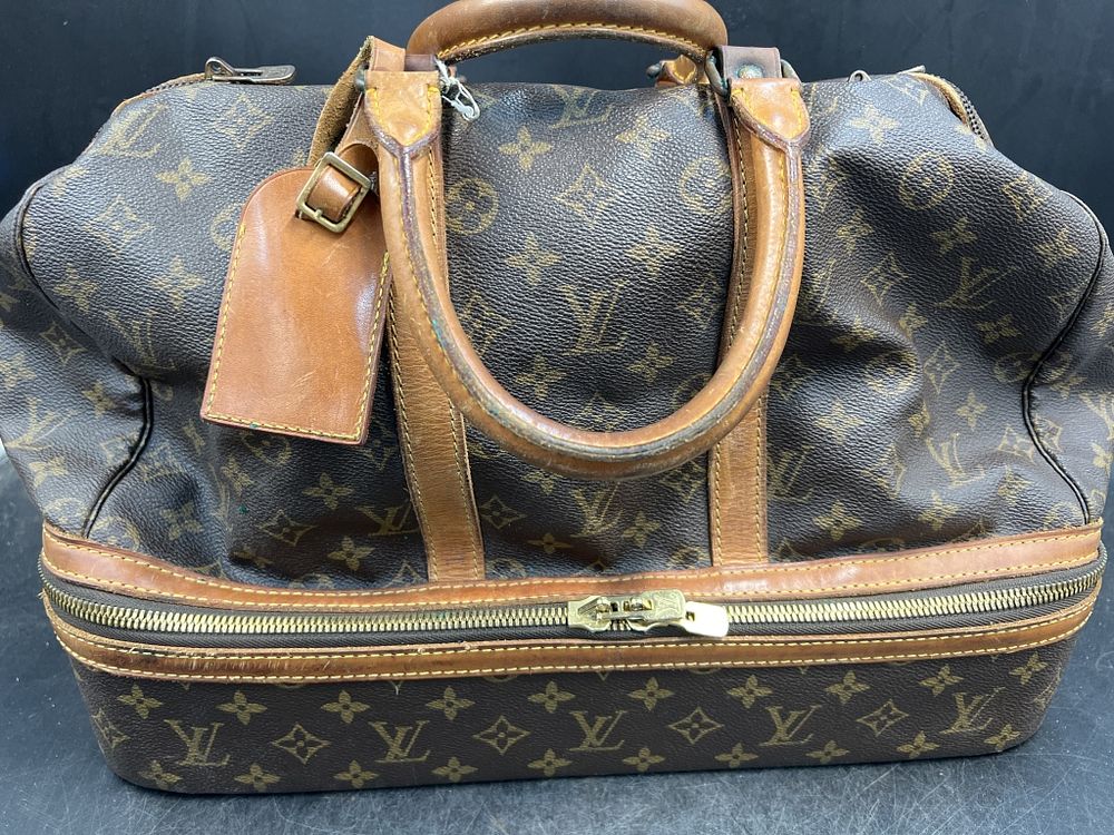 Lot 218: Louis Vuitton Travel Bag