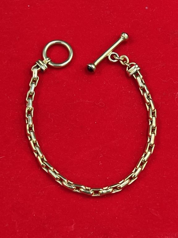 Lot 226: 14k Gold bracelet