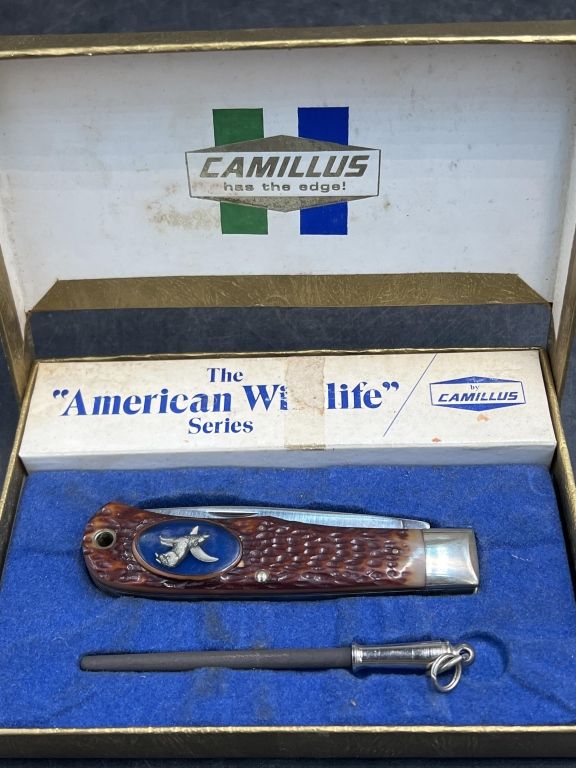 Lot 233: Camillus Knife  The American Wildlife Series