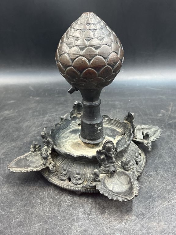 Lot 246: Early Bronze Oil Lamp