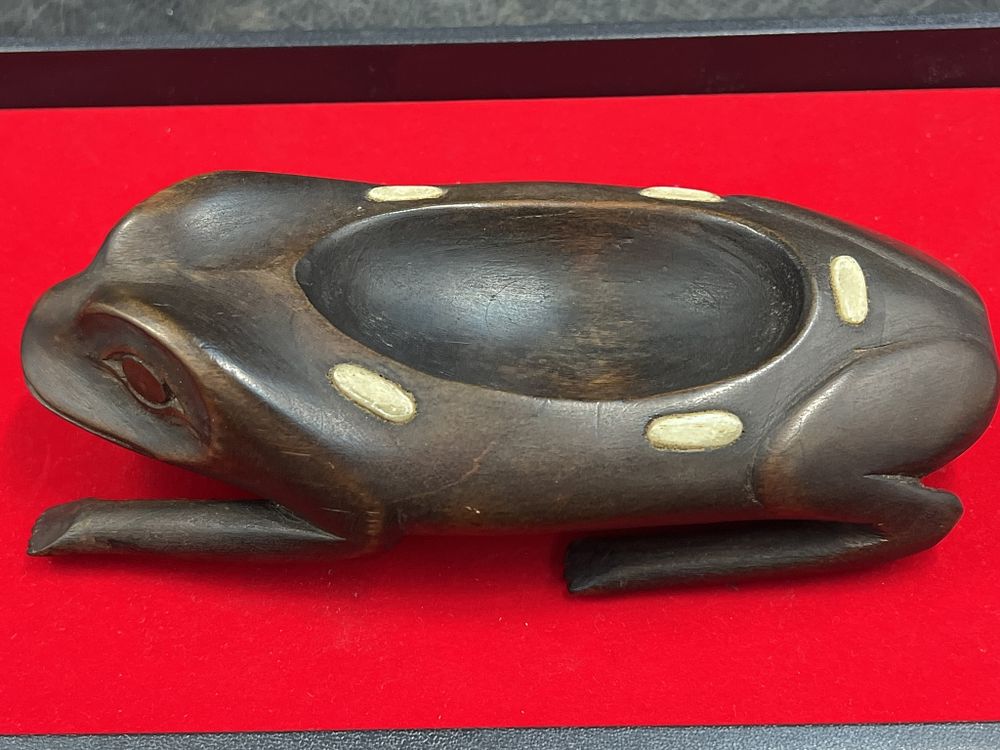 Lot 250: Northwest Coast Carved Wooden Effigy Bowl