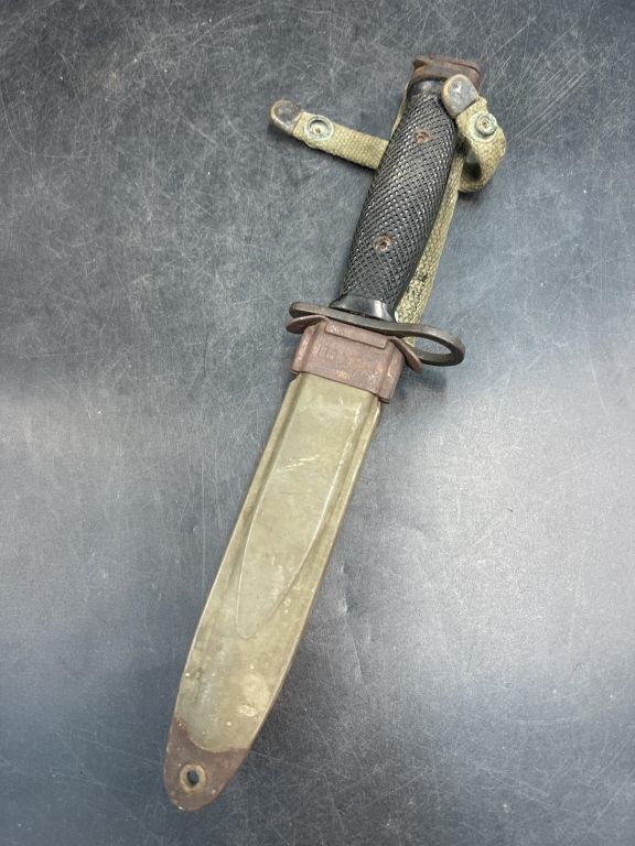 Lot 257: US Military Knife M7 w/Sheath