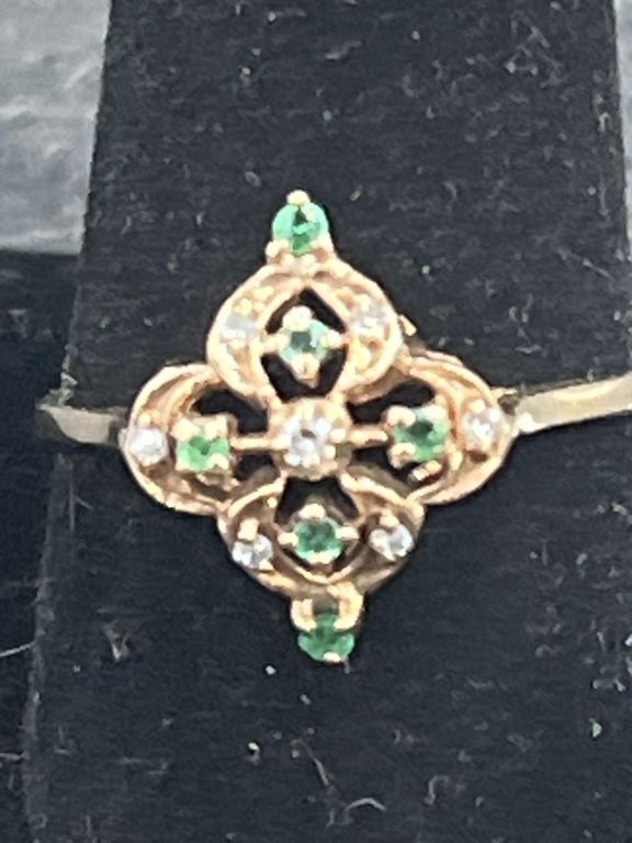 Lot 270: Vintage 10kt Diamond and Emerald Ring