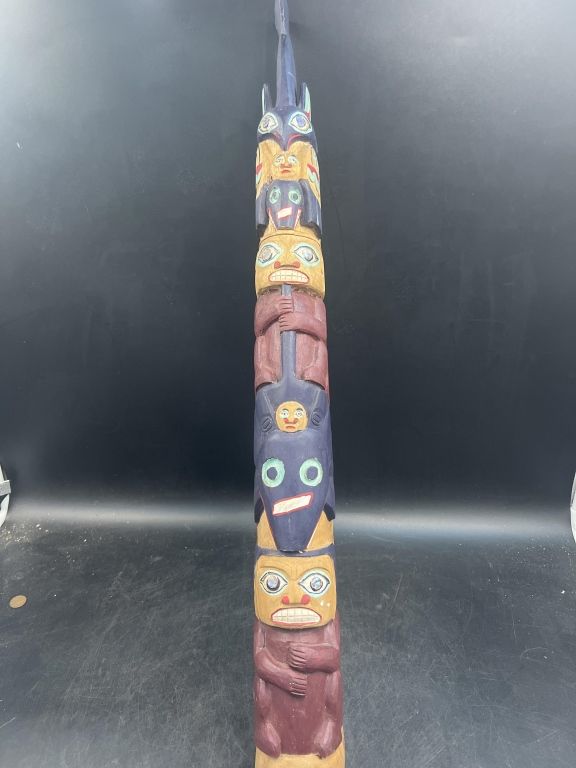 Lot 273: Totem pole