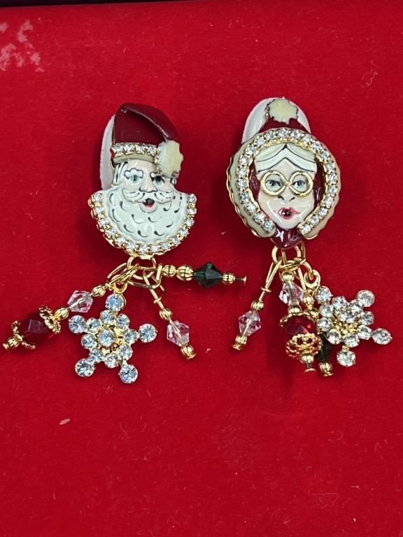 Lot 283: Lunch At The Ritz Clip On Earrings