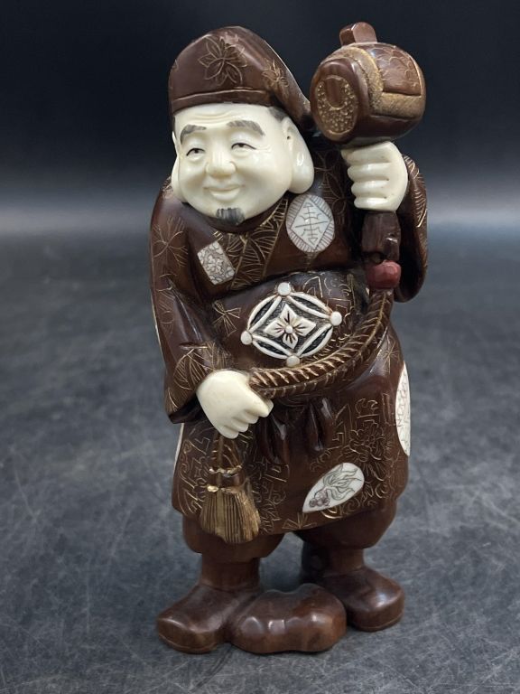 Lot 287: Carved Wood/Ivory figure