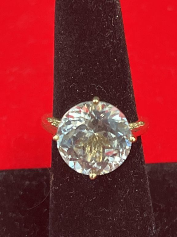 Lot 290: Round Cut Aquamarine Gold Ring