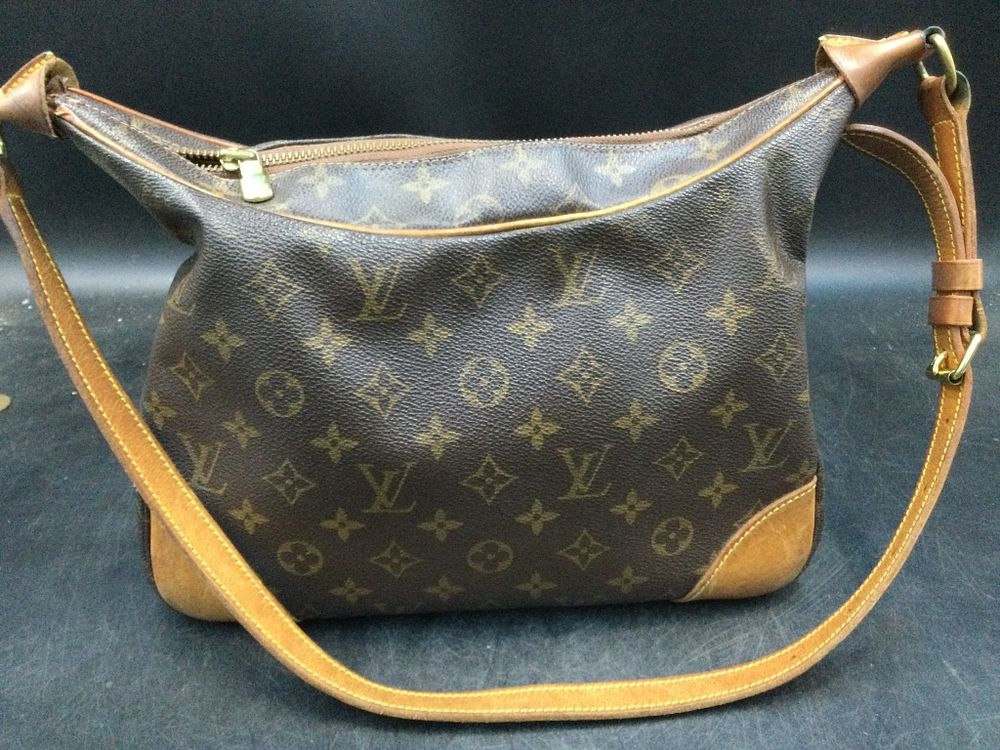 Lot 301: Vintage Louis Vuitton Boulogne Shoulder Bag