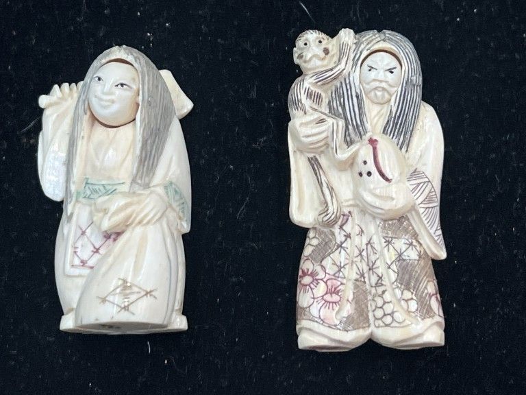 Lot 154: Carved Ivory Netsukes with Articulating Heads
