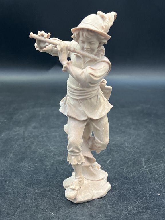 Lot 178: Bavarian Germany Carved Vintage Flute Figure
