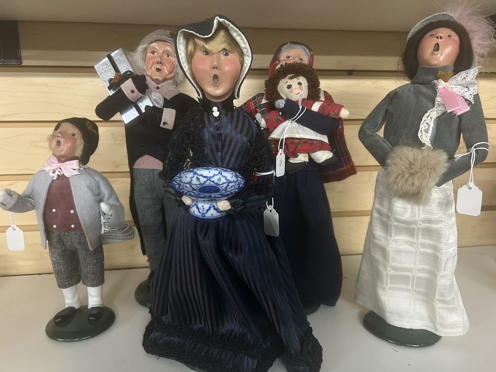 Lot 187: Byers Choice Carolers