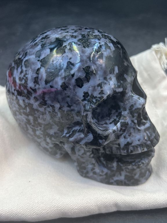 Lot 204: Carved Skull Yooperlite 5"