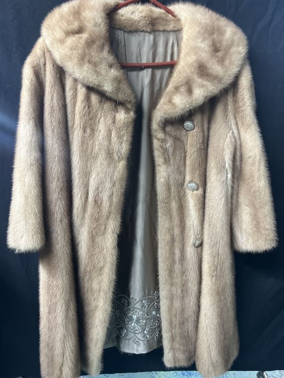 Lot 255: Vintage Mink Fur Coat