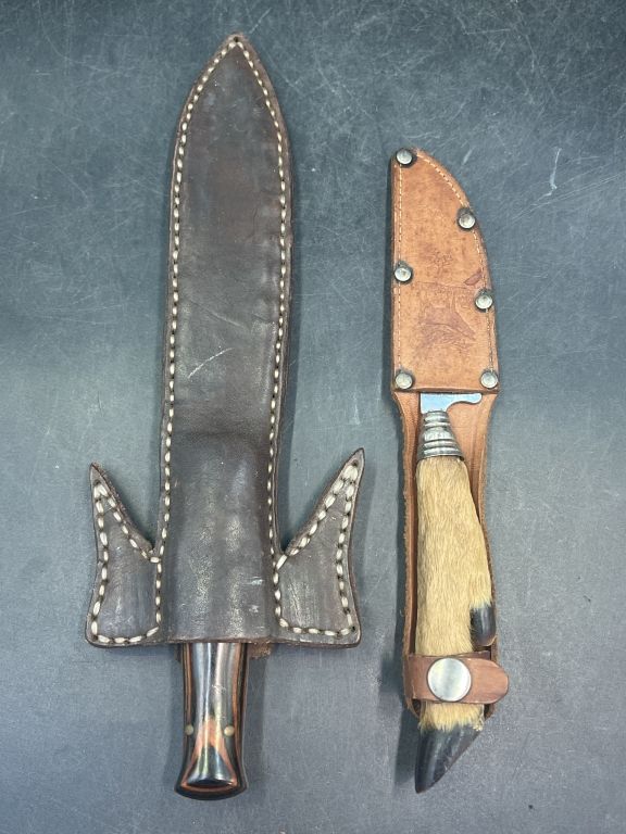 Lot 275: Knives