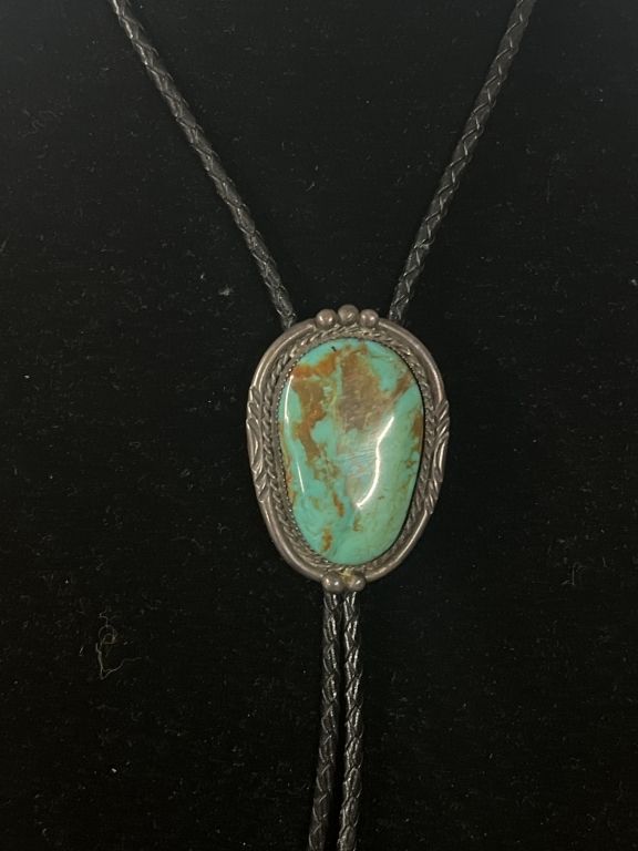 Lot 280: Large Turquoise Bollo
