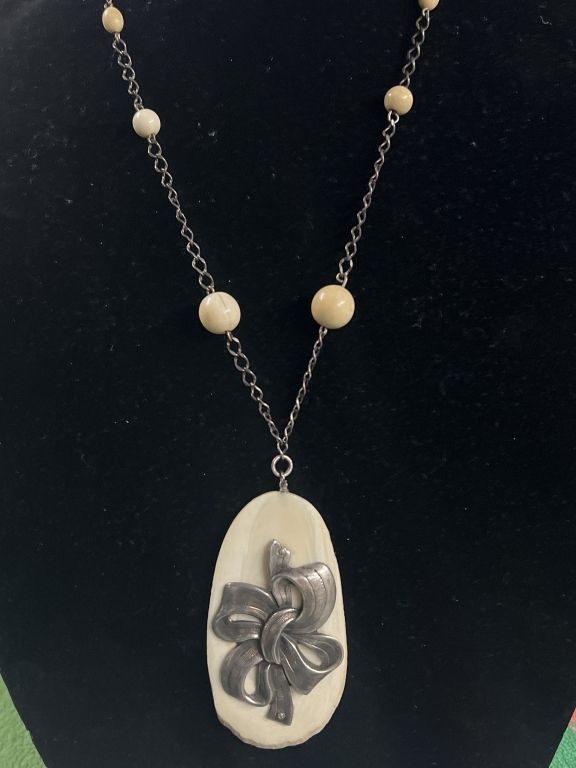 Lot 281: Vintage Silver Pendant on Chain