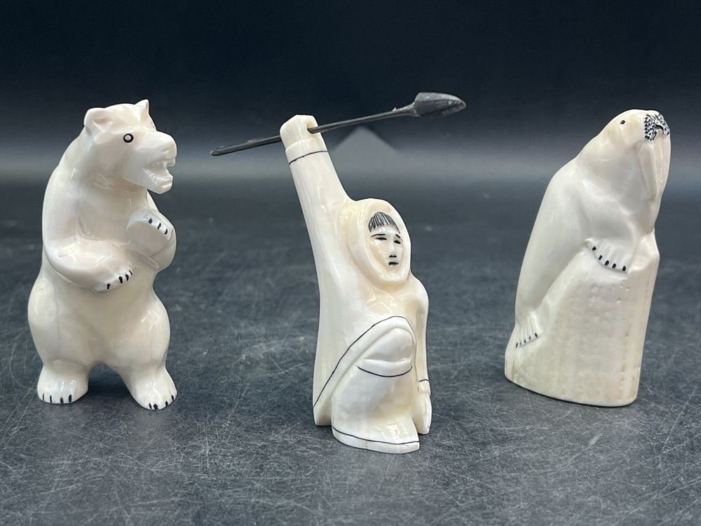 Lot 283: Carved Whale Tooth Alaskian Lot