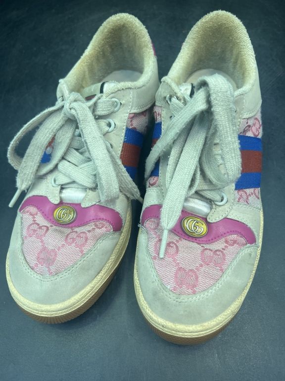 Lot 310: Gucci Sneakers