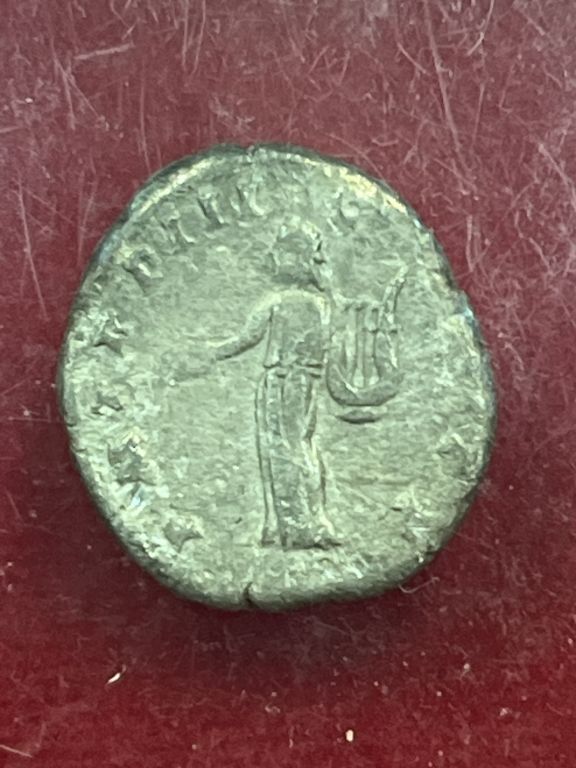 Lot 182: Vintage Romain Coin