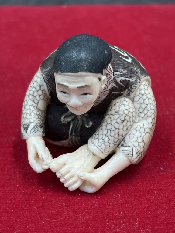 Lot 211: Carved Ivory Netsuke