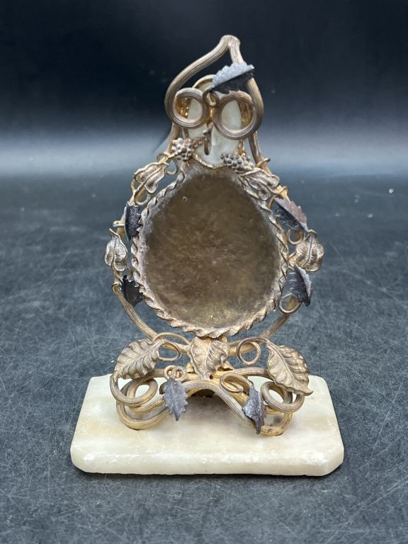 Lot 233: Vintage Victorian Pocket Watch Holder