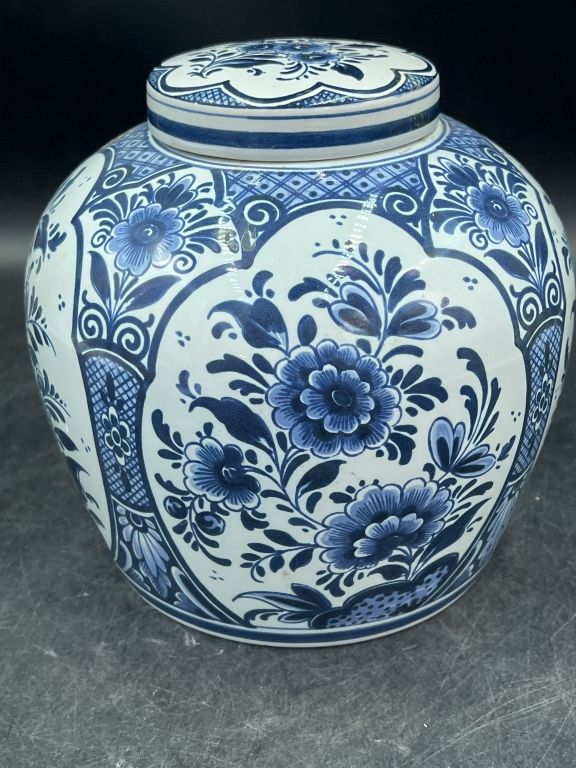 Lot 250: Delf Ginger Bowl