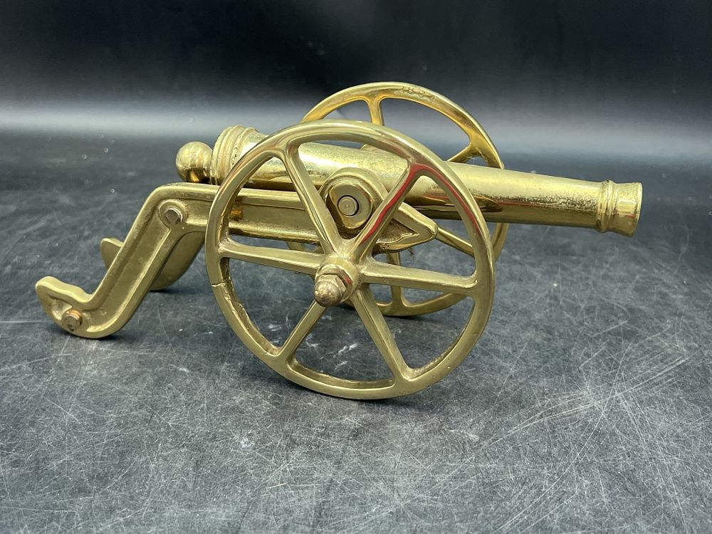 Lot 255: Brass Signal Cannon