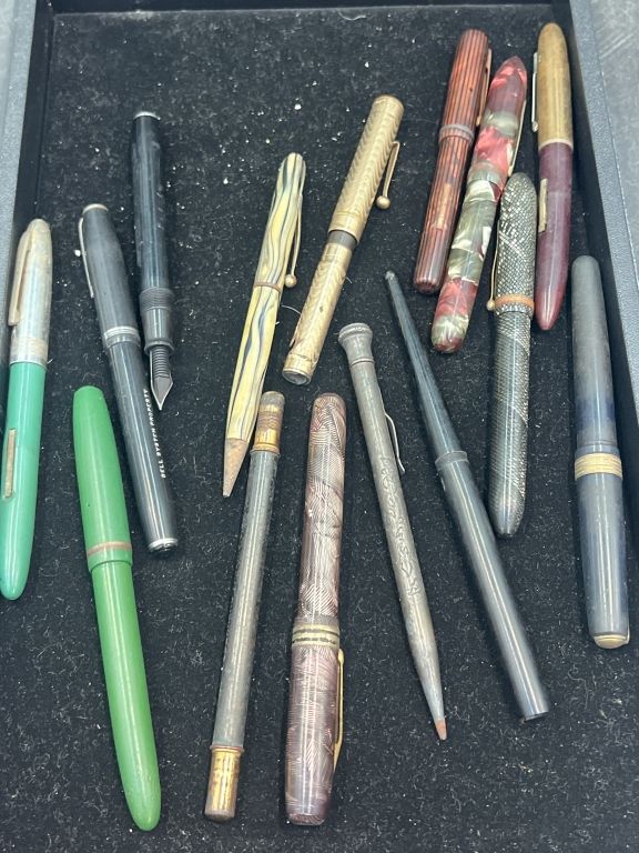 Lot 260: Vintage Fountain Pens