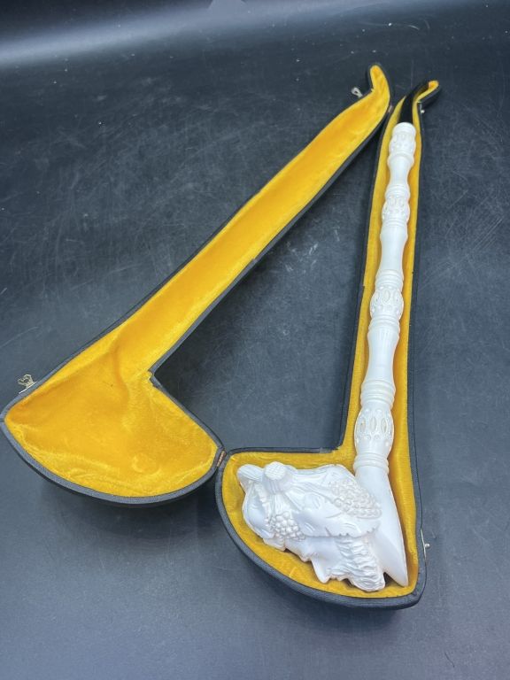 Lot 261: Large Meerschaum Pipe in Case