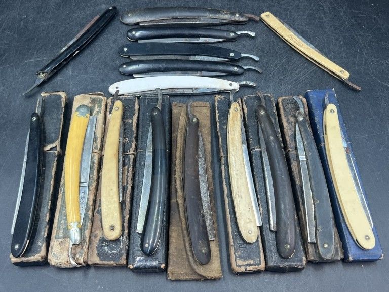 Lot 263: Vintage Straight Razors