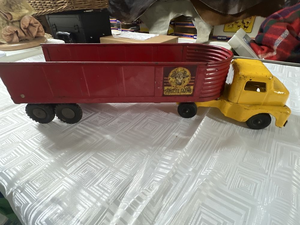 Lot 289: Vintage Structo Farms Truck
