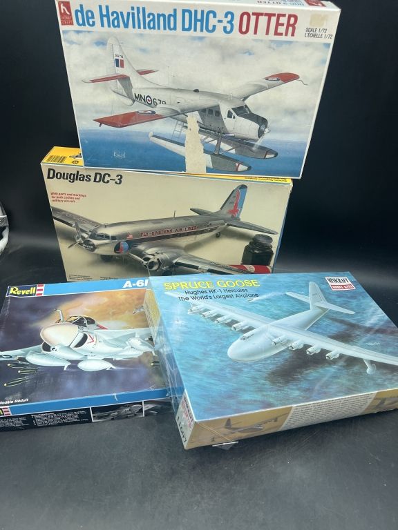 Lot 293: Vintage Model Kits