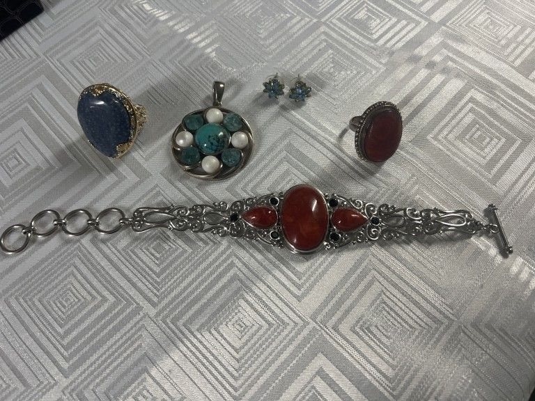 Lot 309: Sterling Jewelry