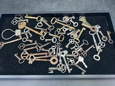 Vintage Keys. Over 50 various vintage keys in this lot. See pictures, condition is consistent
