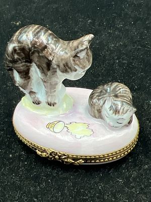 Limoges Trinket Box. Nice cat trinket box. Signed on bottom and condition is good, see pictures.