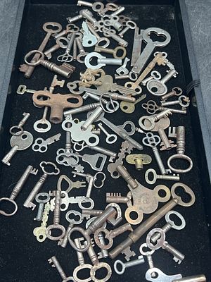 Vintage Keys. Over 50 various vintage keys in this lot. See pictures, condition is consistent