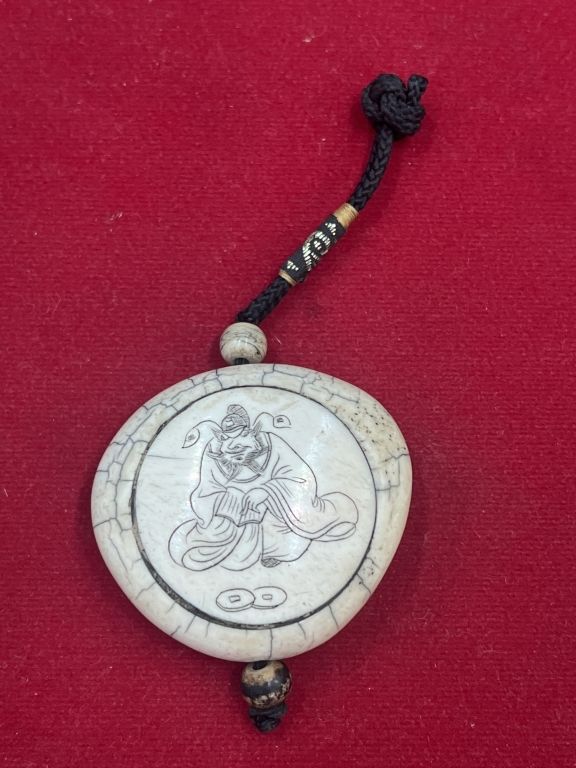 Lot 162: Vintage Carved Ivory Manju Nestuke