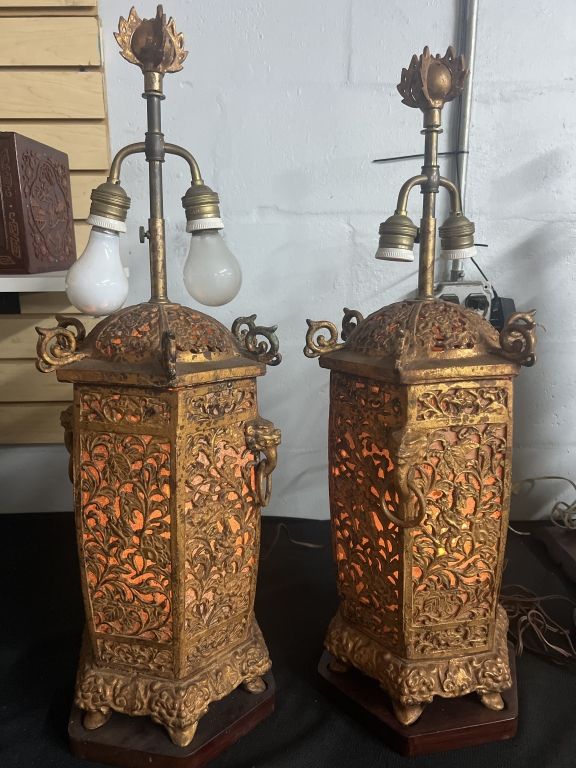 Lot 176: Vintage Janpense Style Lantern