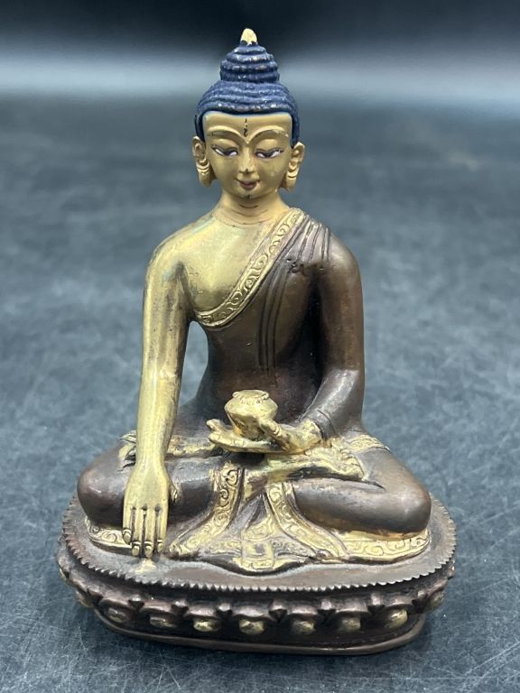 Lot 186: Shakyamuni Buddha